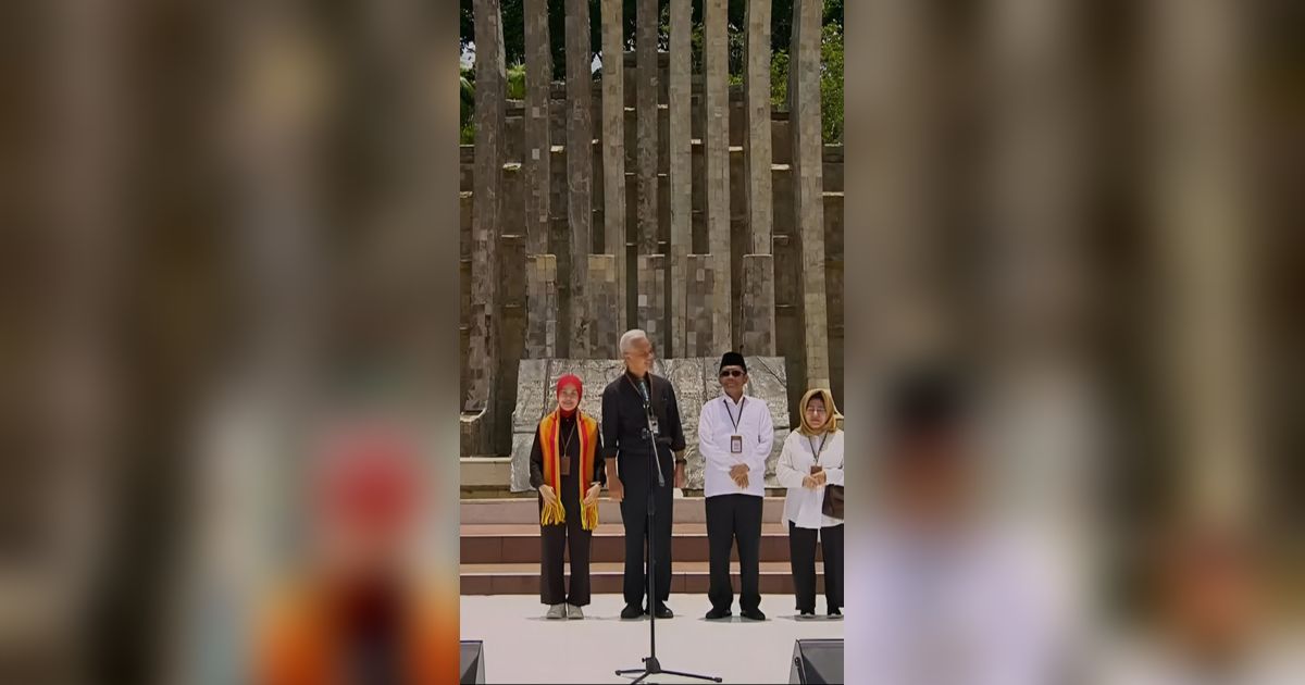 Mahfud: Saya Pakai Baju Putih yang 5 Tahun Lalu Disiapkan Daftar ke KPU