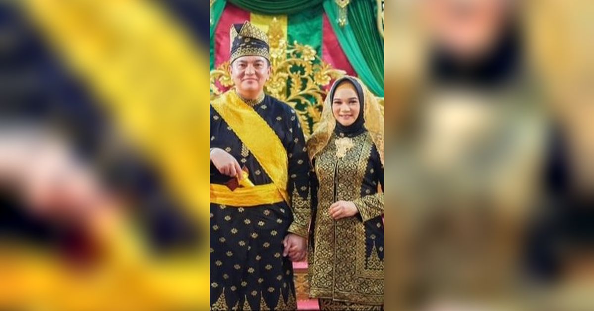 Istri Kapolda Riau Tampil Elegan saat Hadiri Acara Penyematan Gelar di Balai Adat Melayu Riau