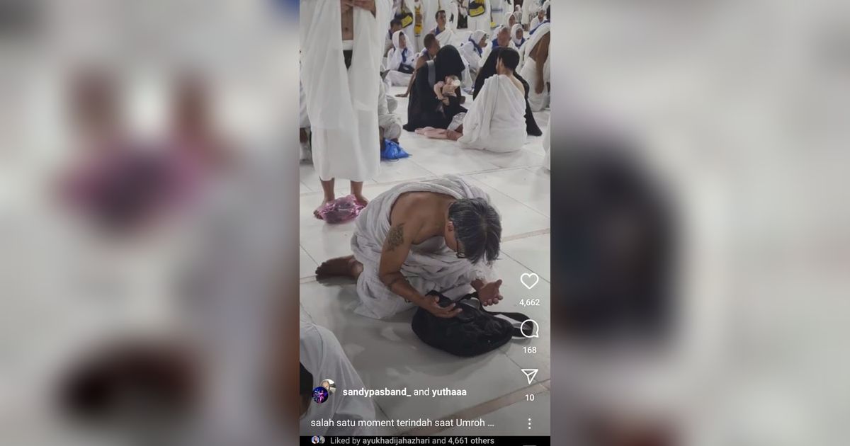 Momen Indah Personel Pas Band saat Umrah, Melihat Sahabat yang Mualaf Bersimpuh di Depan Kabah