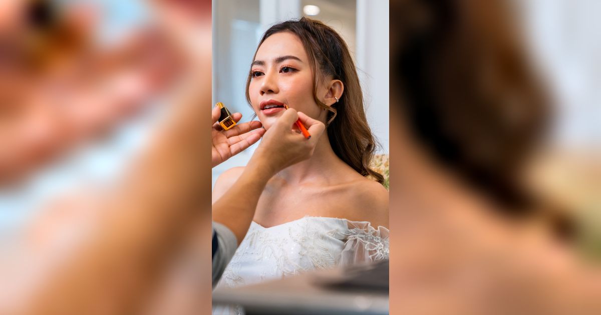 Beda Makeup Wisuda dan Akad Menurut Makeup Artist