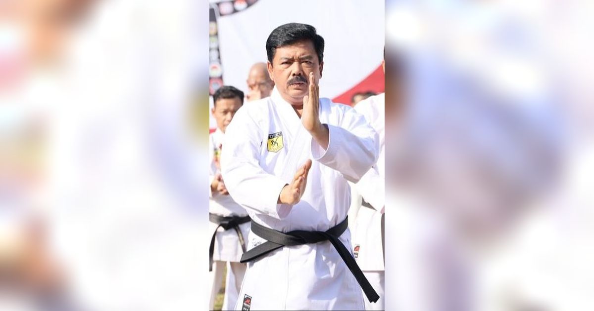 Mantan Panglima TNI Hadi Bersabuk Hitam Karate Keluarkan Jurus Bareng Iwan Fals