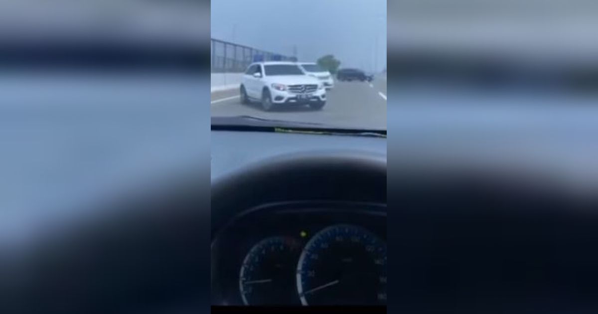 Viral Tiga Mobil Mewah Putar Balik dan Lawan Arus di Jalan Tol Depok–Antasari