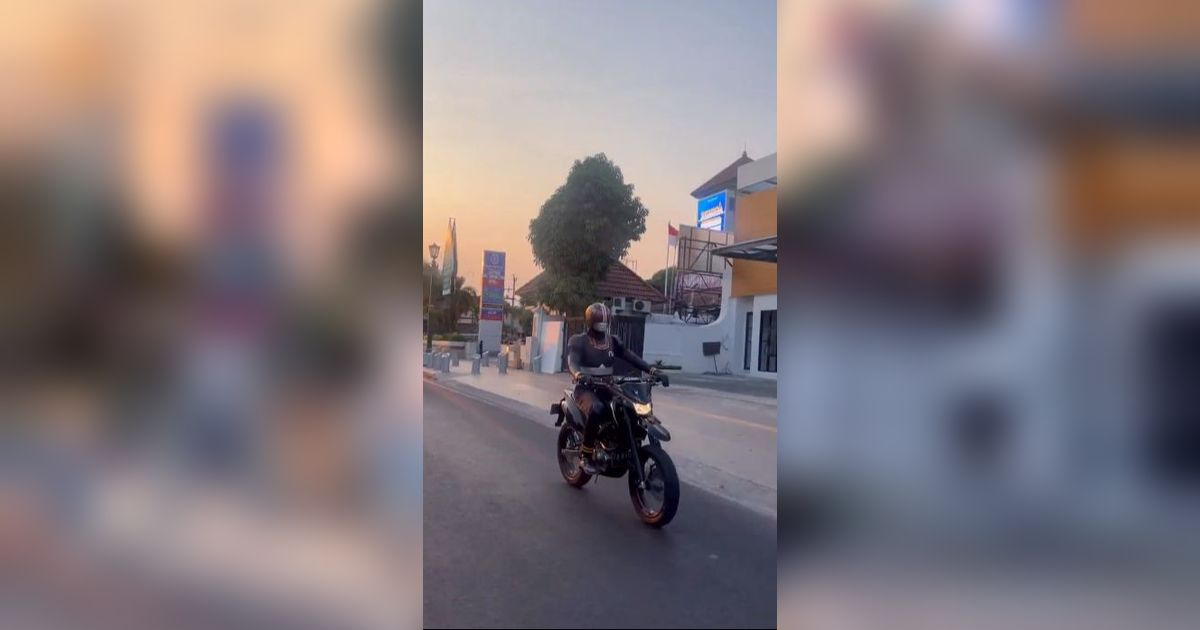 Viral Video Pengemudi Motor Cosplay Satria Baja Hitam, Bikin Warganet Nostalgia