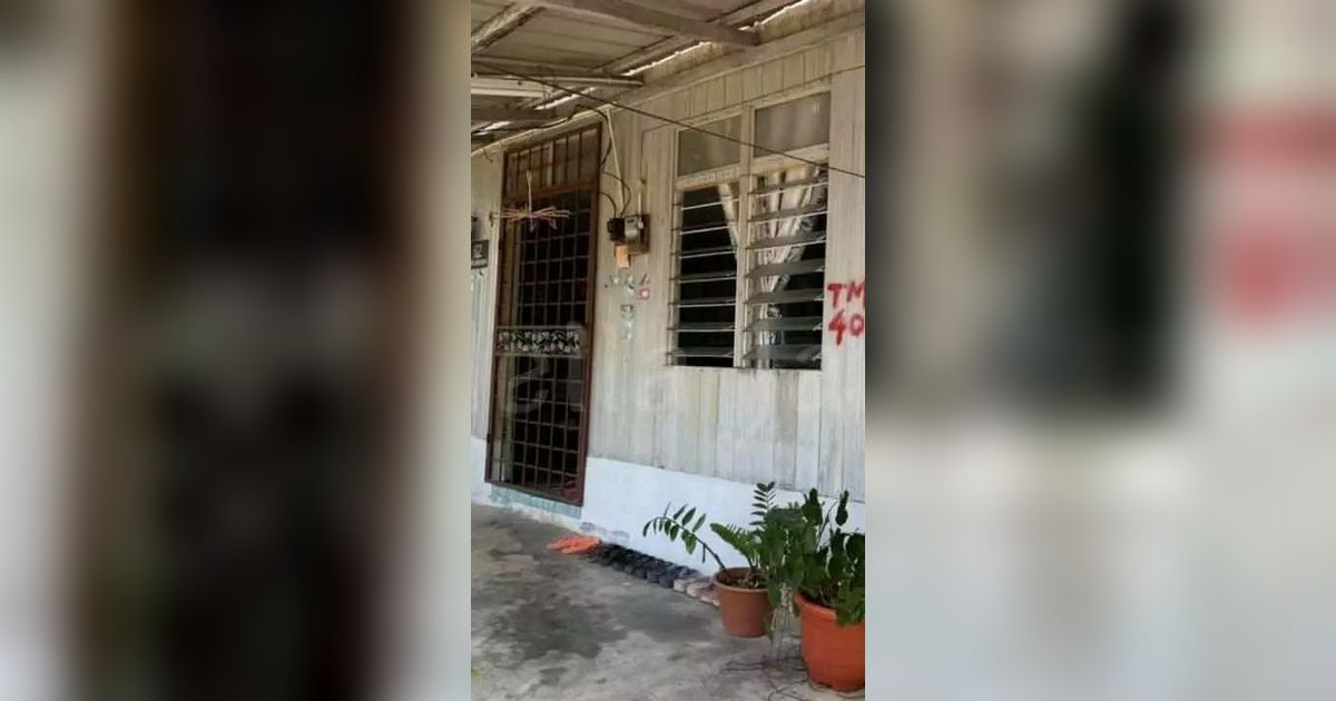 Dari Luar Terlihat Kumuh, Potret Rumah Kayu Ini Ternyata Punya Interior Bak Hunian Mahal