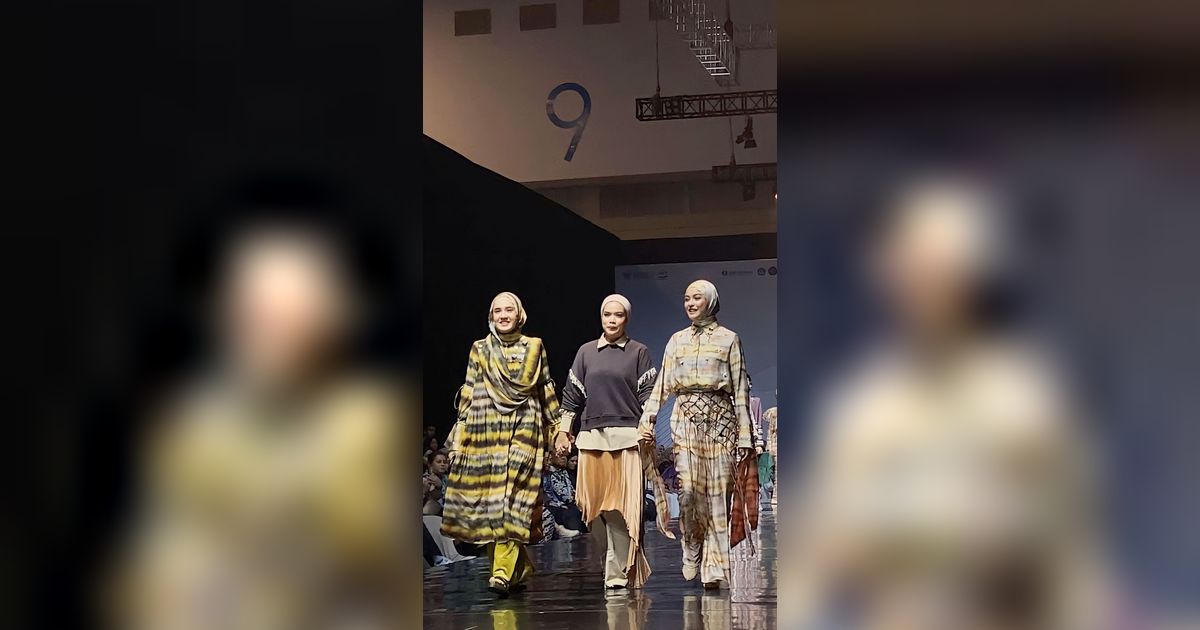 Potret Anggunnya Para Artis Jadi Model Catwalk di JMFW 2024