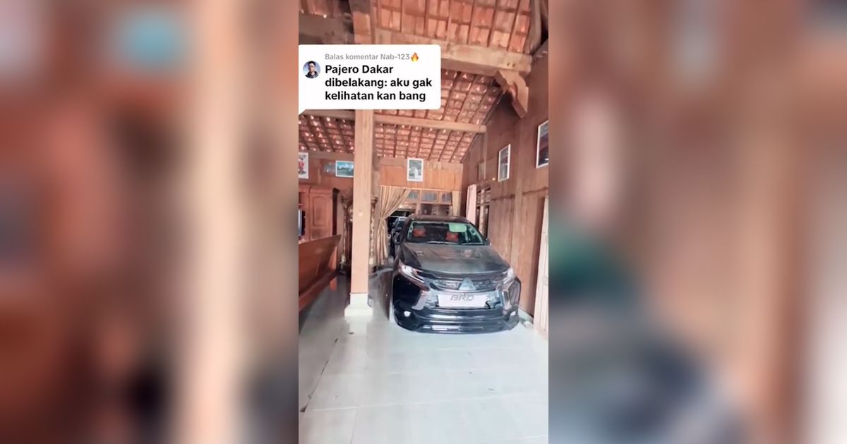 Rumah Boleh Berdinding Kayu, Pas Lihat Dalamnya Ada 3 Pajero Sport Keluaran Terbaru, Lihat nih Penampakannya