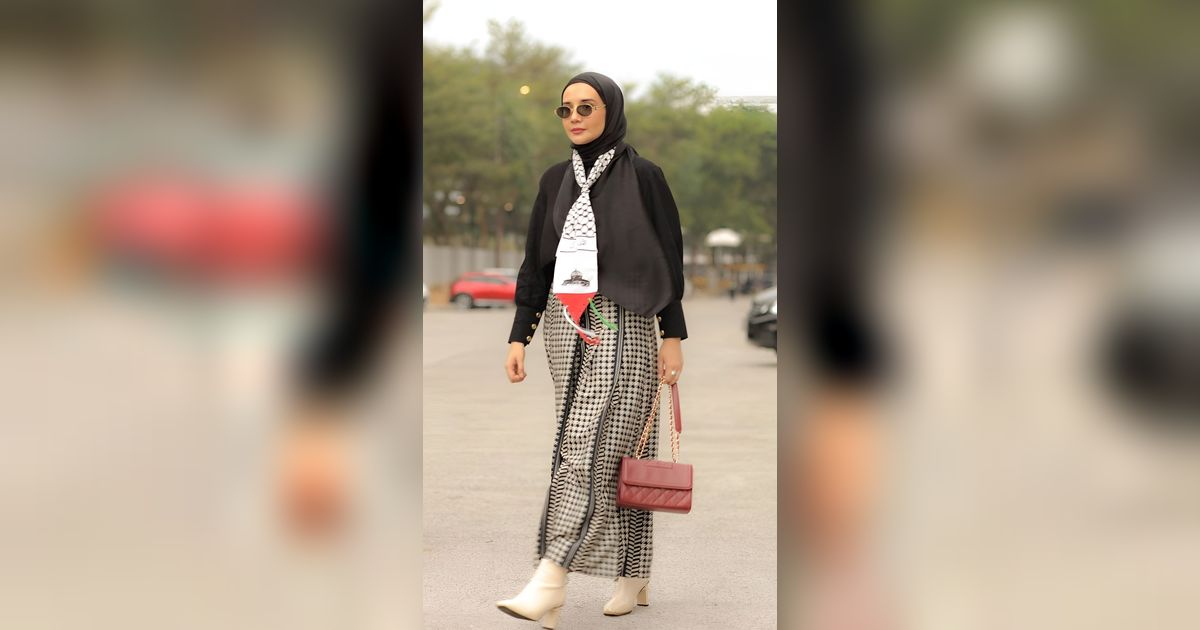 Anggun Penuh Makna, Outfit Zaskia Sungkar untuk Beri Dukungan Palestina