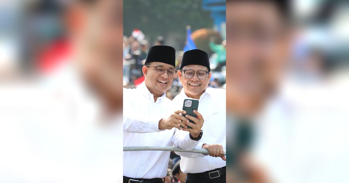 VIDEO: Santri Banget! Cak Imin 'Selepet' Anies Pakai Sarung sampai Kesakitan