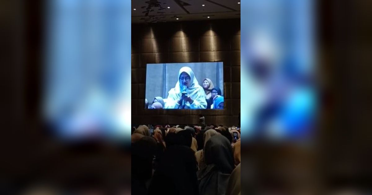 Curhat Pilu Wanita Bercerai Demi Mertua, Momen Bertanya dengan Ustaz Hanan Attaki Bikin Jemaah Terharu