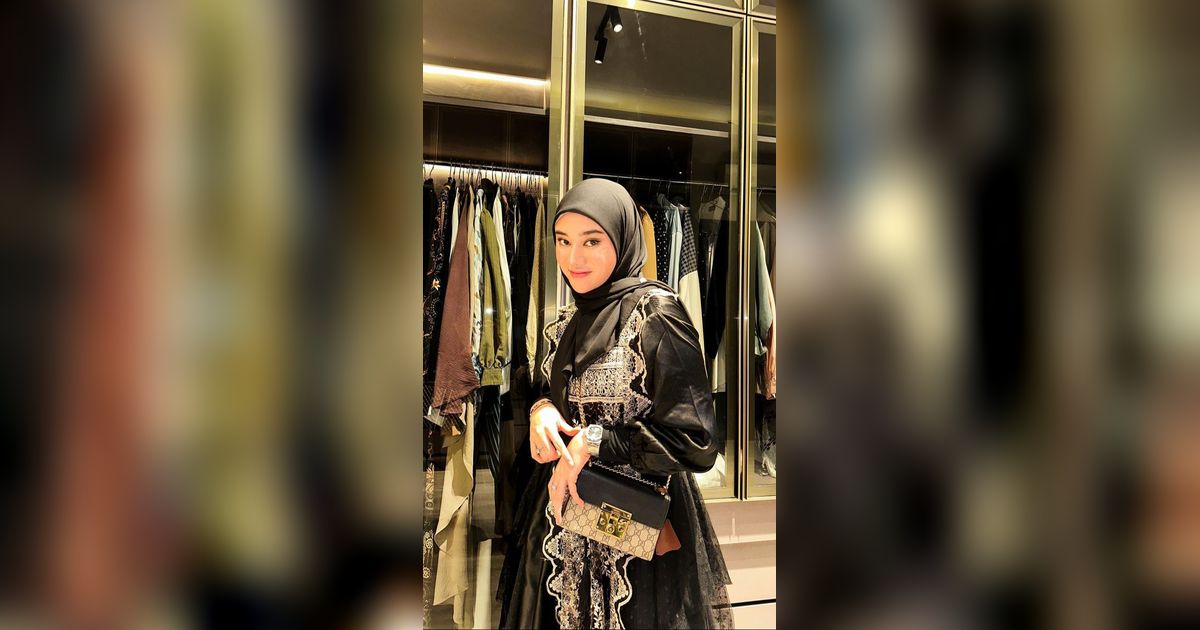 Bikin Haru! Pertemuan Clara Shinta dengan Orangtuanya di Kampung Usai Berhijab