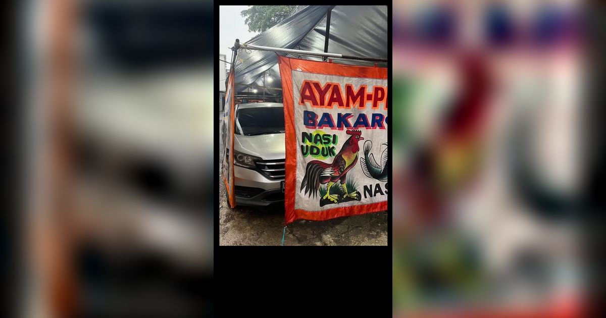 Potret Mobil Parkir Di Dalam Warung Kaki Lima Pedagangnya Auto Pusing Sampai Emosi Galeri