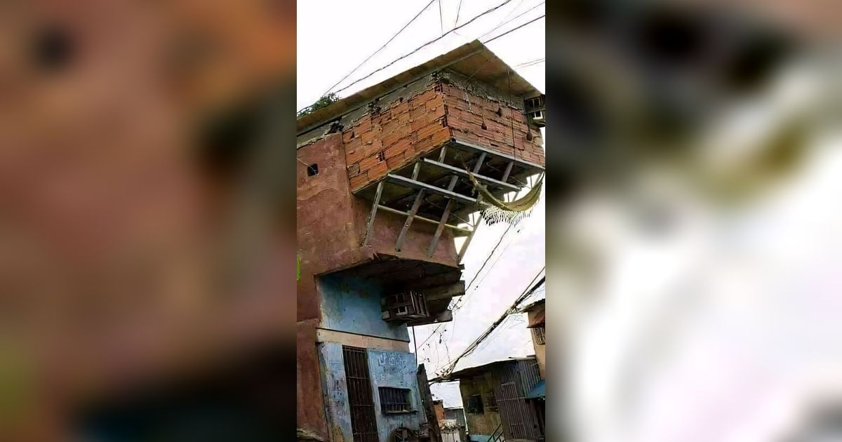 Viral! Rumah Super Sempit 3 Meter Menjorok ke Jalan Gang Ini Bikin Melongo: Kayak Kandang Burung Dara Tapi Ada AC-nya