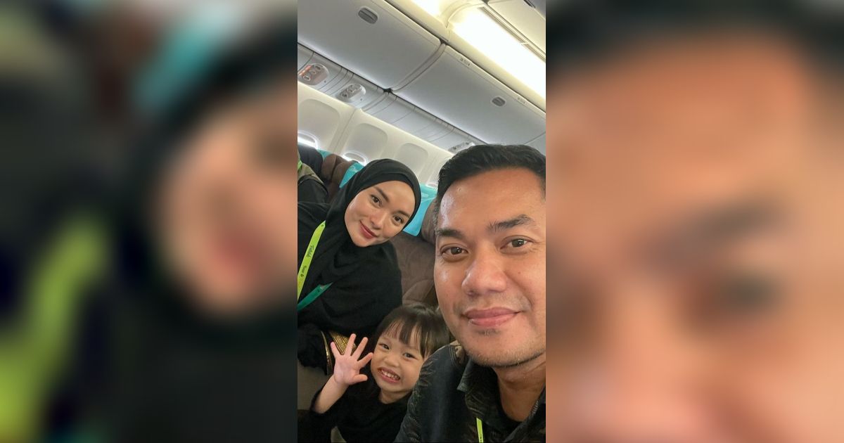 Potret Sirajuddin Ajak Zaskia Gotik dan Keluarga Umrah Di Tengah Kabar Bangkrut