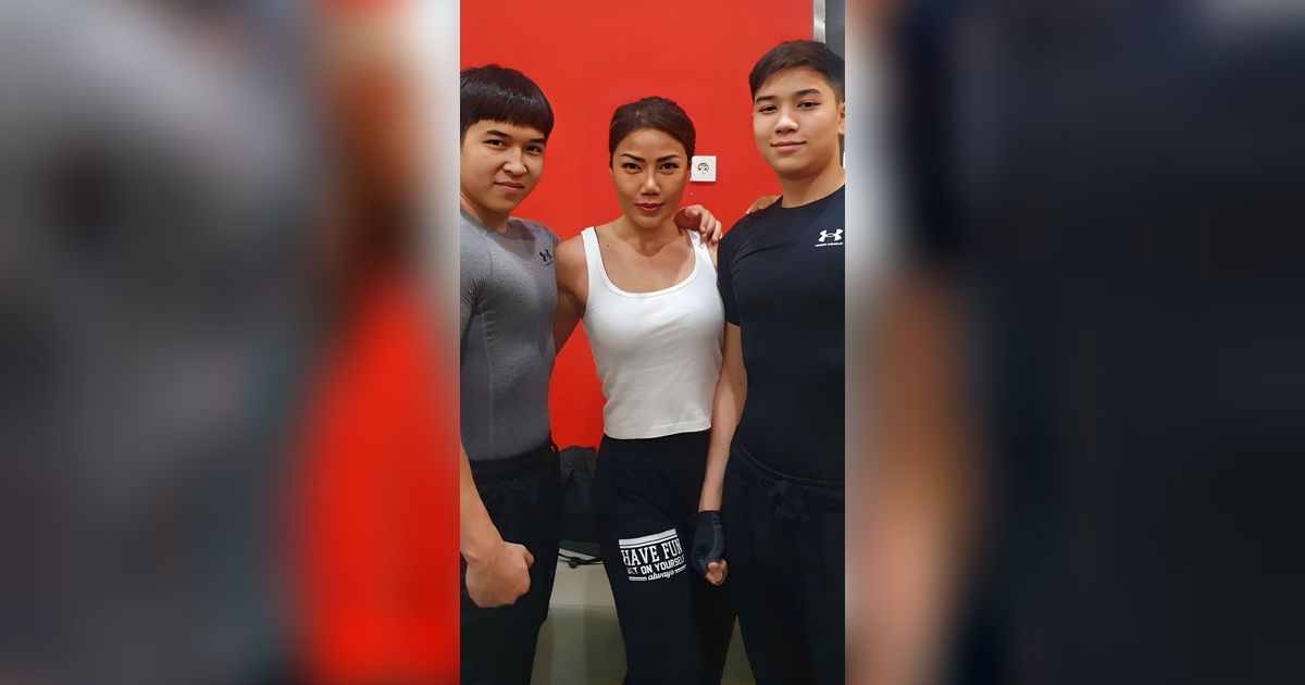 Potret Kompak Inge Anugrah Olahraga Bareng Anak, Mommy Body Goals!