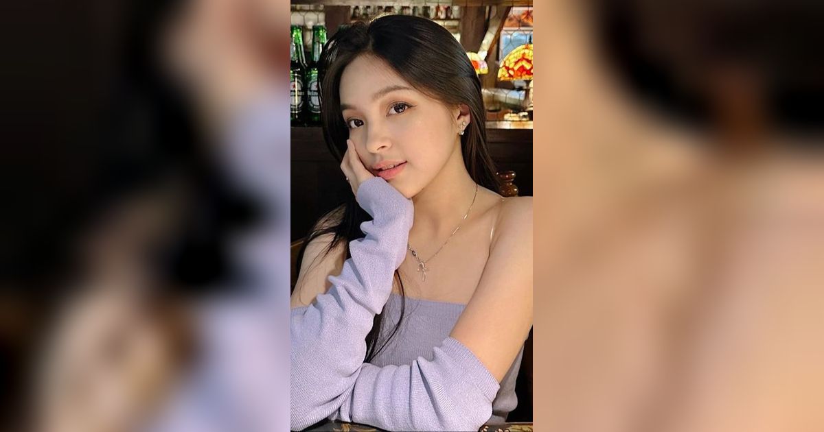 Potret Cute Makeup  Eca Aura, Ombre Lips Jadi Andalan