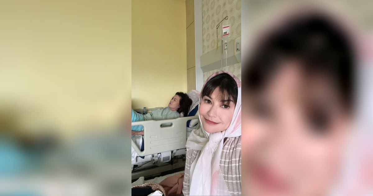 7 Potret Tamara Bleszynski Minta Doa untuk Sang Ibu yang Terkena Serangan Stroke