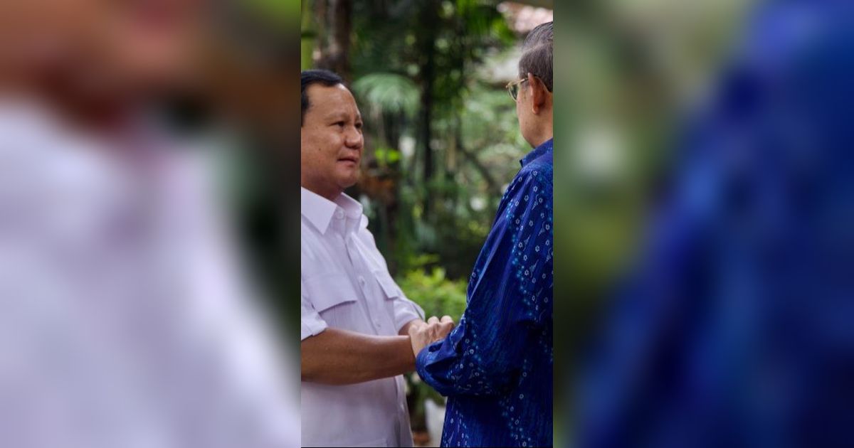 VIDEO: Prabowo Hormat Gagah Temui SBY Pagi-Pagi Jelang Daftar ke KPU Bareng Gibran