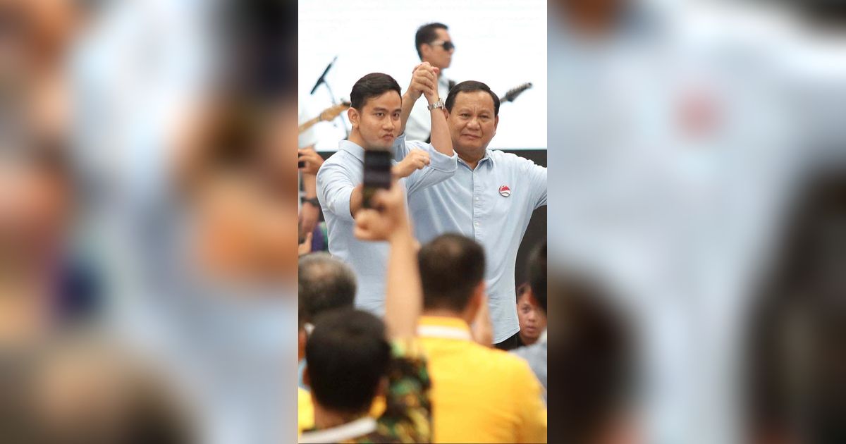 FOTO: Momen Prabowo-Gibran Deklarasi di Indonesia Arena, Disambut Riuh Ribuan Pendukung