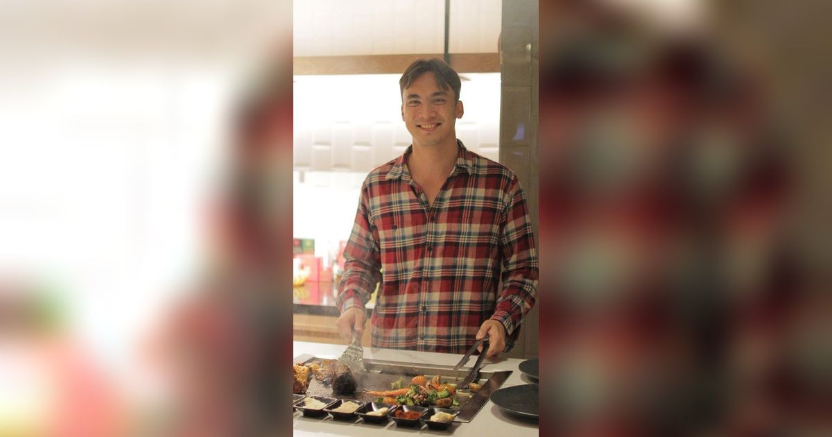 Makin Romantis! Rendy Kjaernett Masakin Makanan Kesukaan Lady Nayoan