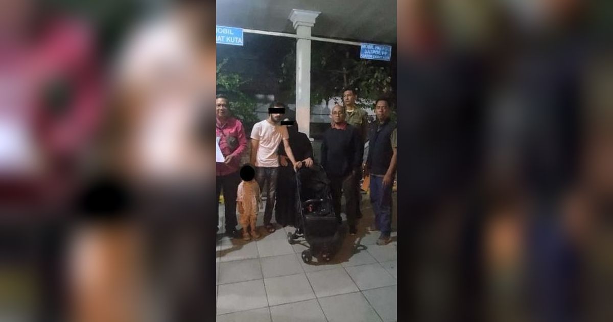 Kehabisan Duit, WNA Yordania Mengemis Bawa Balita di Bali