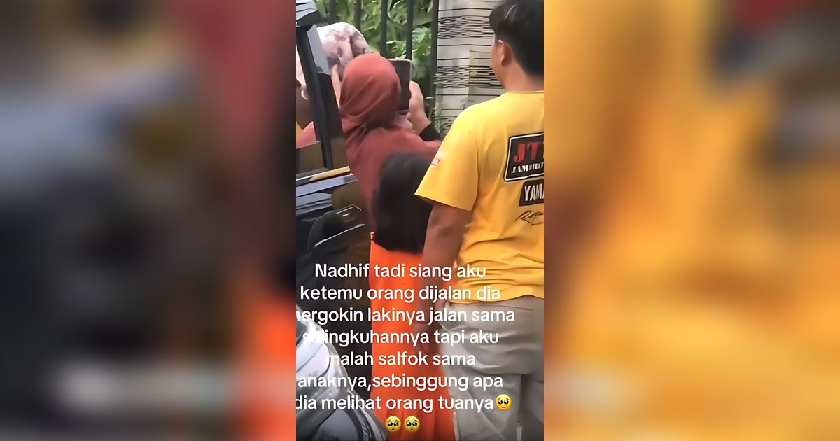 Istri Sah Labrak Pelakor Ketahuan Berduaan dengan Suaminya, Netizen Kasihan Sama Anak yang Menatap Bingung Keributan di Depannya