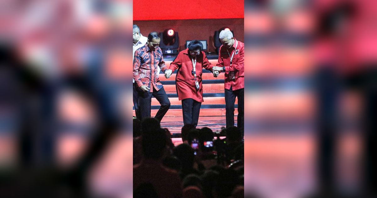 Viral Video Megawati Empaskan Tangan Jokowi, Begini Pembelaan Puan Maharani