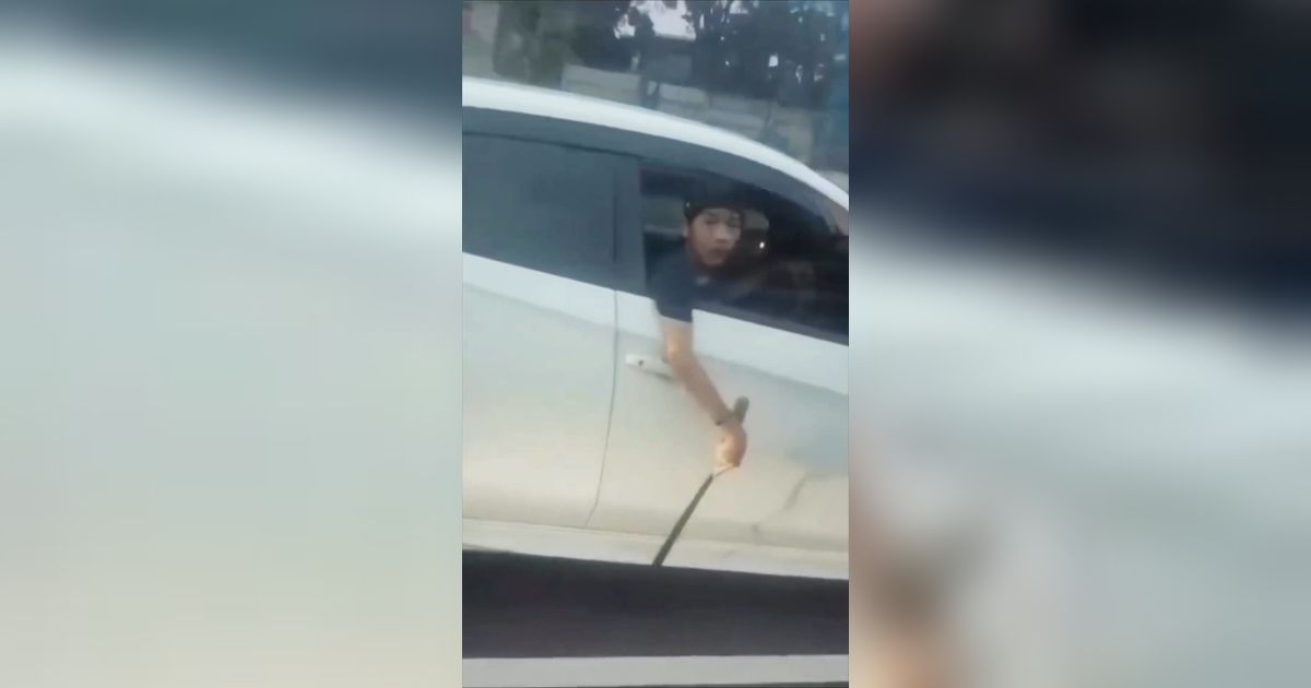 Viral 'Bang Jago' Acungkan Sajam di Tol Tangerang, Pelaku Gedor Pintu Mobil hingga Pukul Kaca