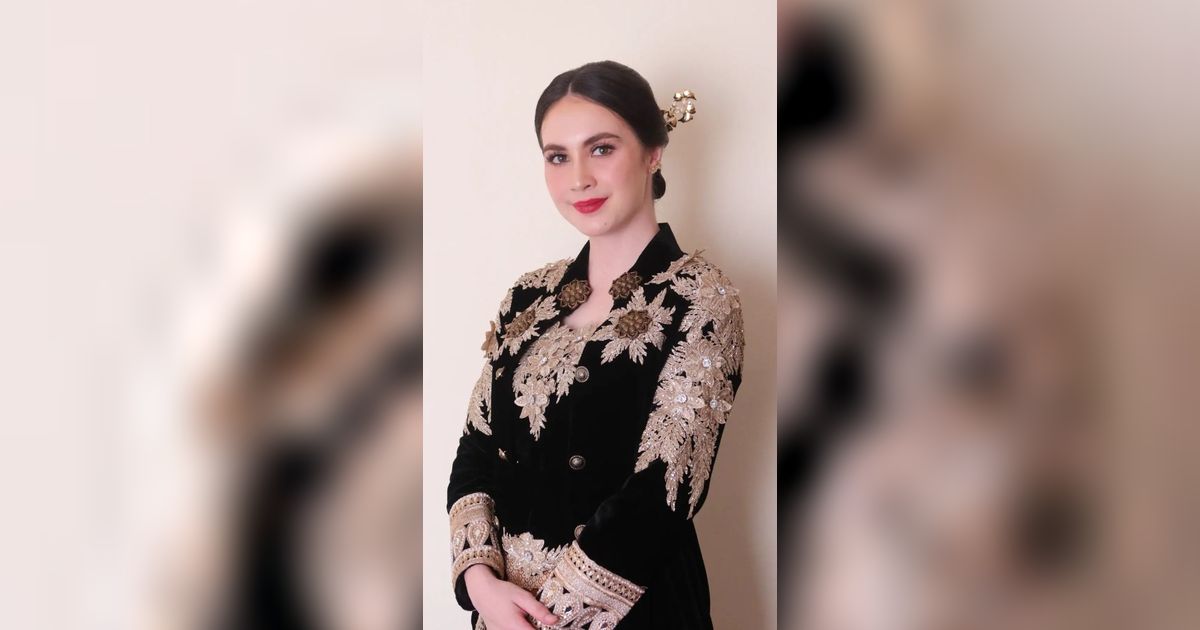 Potret Makeup Klasik Arumi Bachsin, Wajahnya Jadi Mirip Noni Belanda