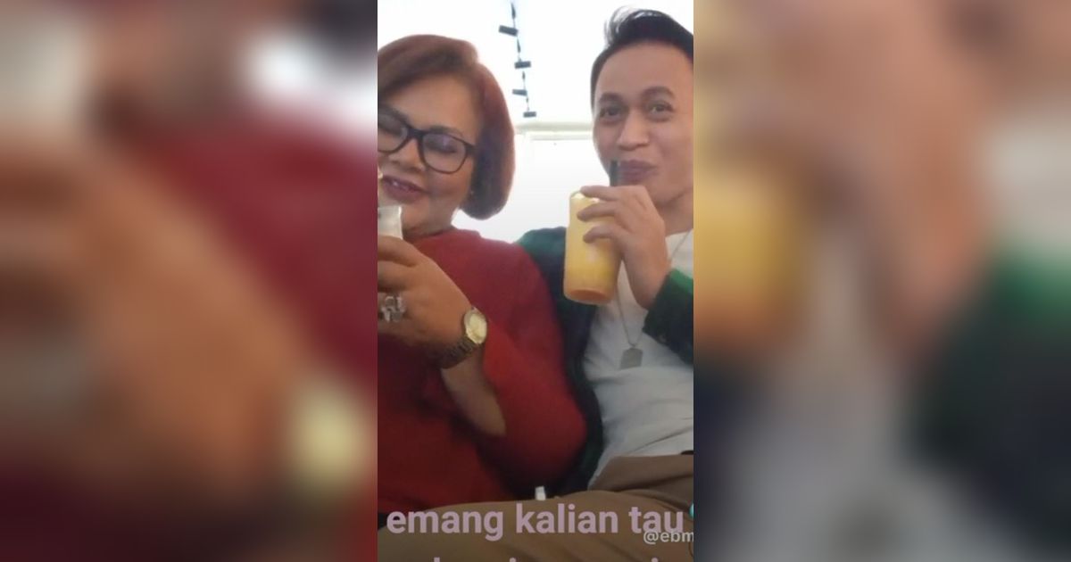 Video Mesra Ibunda Virgoun Bareng Cowok Berondong Jadi Sorotan