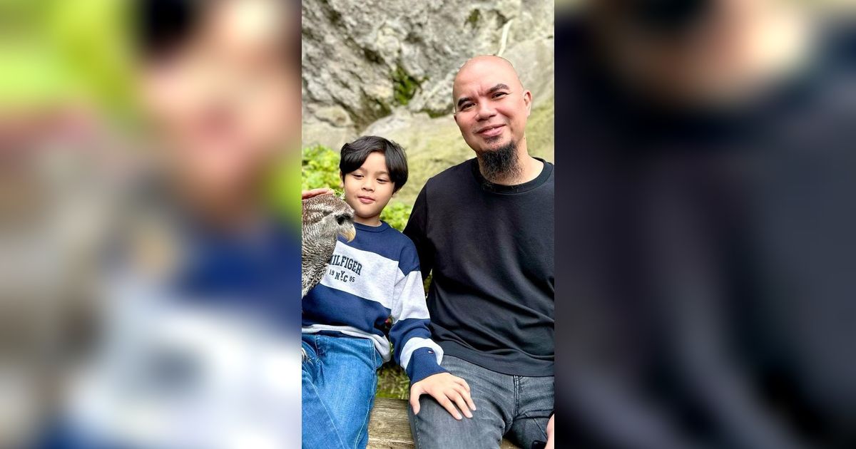 9 Potret Ahmad Dhani Antar Muhammad Ali Sekolah Pakai Mobil Perang