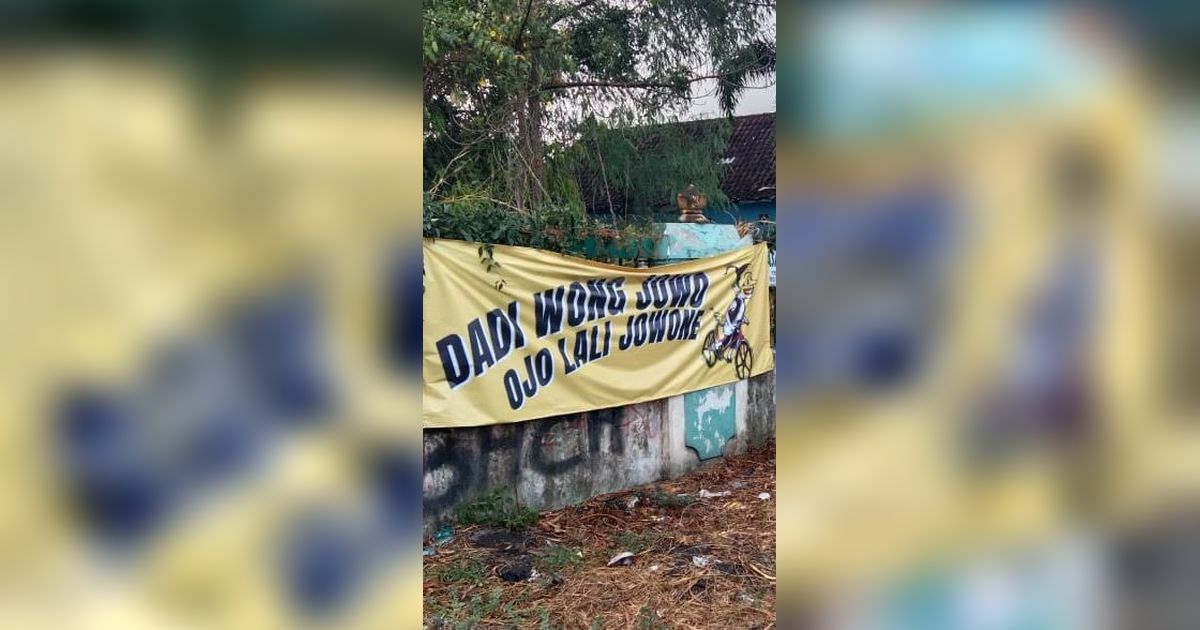 Spanduk 'Dadi Wong Jowo Ojo Ilang Jawane' Bertebaran di Semarang & Solo Usai Gibran Maju Cawapres