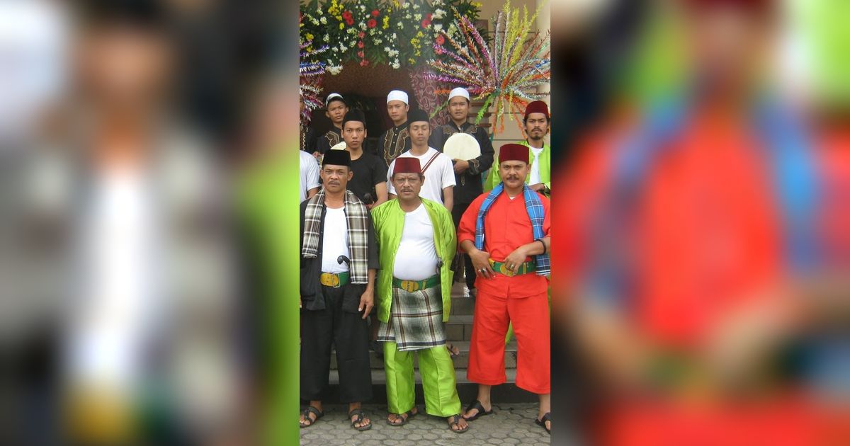 Bukan Mengeluh, Orang Betawi Punya Tradisi Nyambat yang Ternyata Bermakna Baik