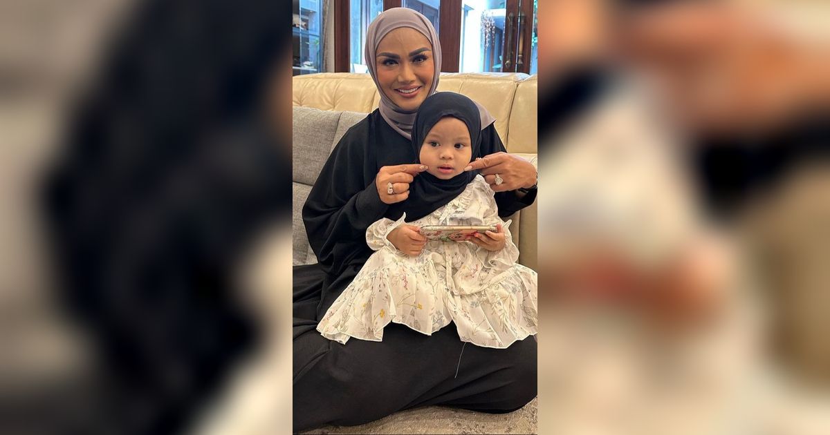 Ikut Pengajian Bareng Aurel Hermansyah, Gaya Hijab Krisdayanti Bikin Pangling