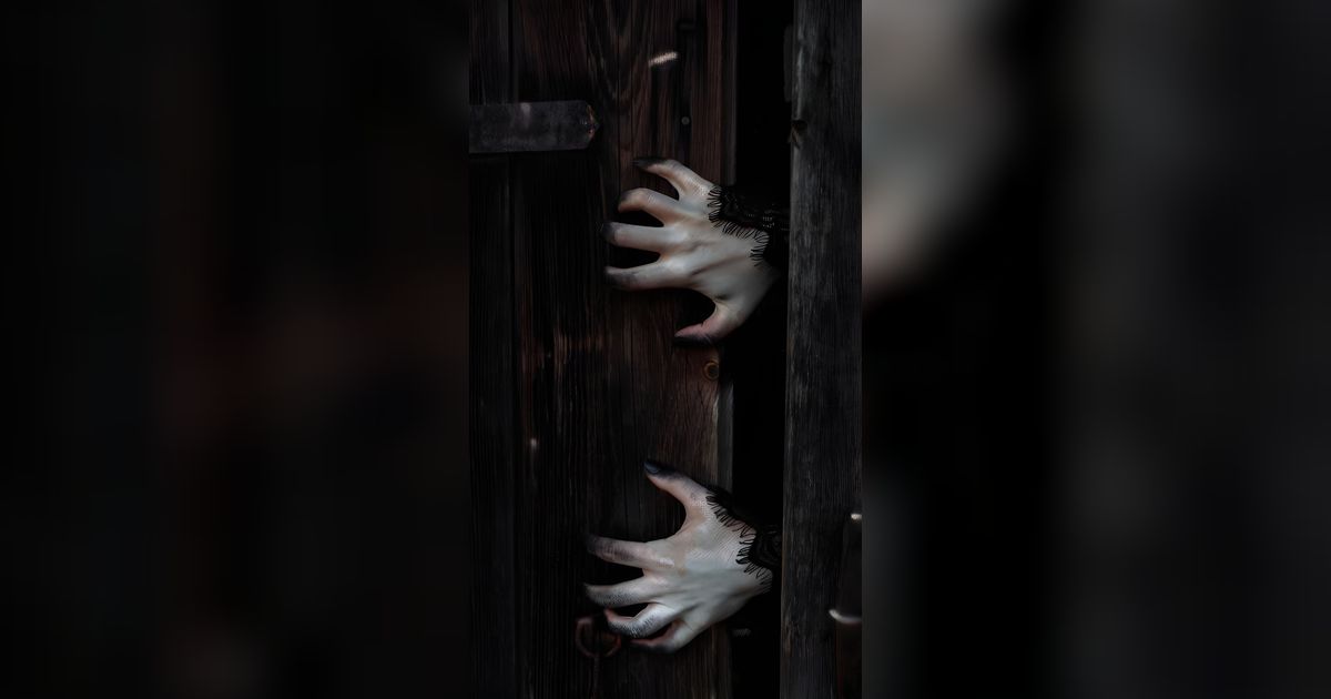 Setelah Suami Meninggal, Wanita Ini Diteror Tiap Malam Dengan Ketukan Pintu Misterius