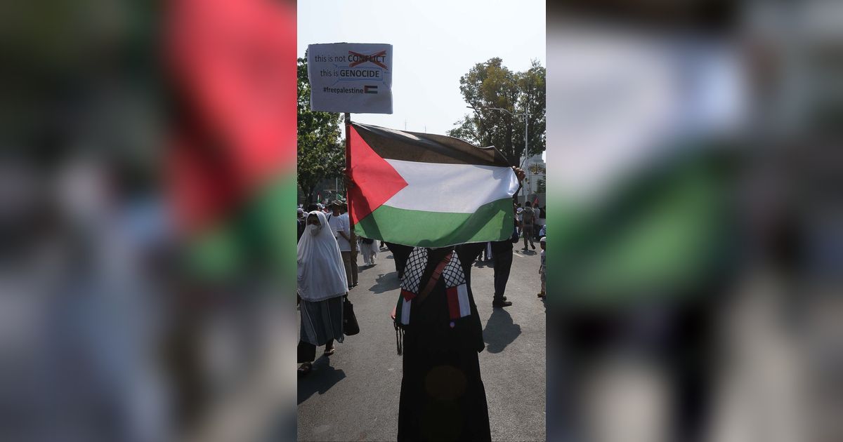 FOTO: Kecam Serangan Israel di Jalur Gaza, Ribuan Orang Ikuti Aksi Bela Palestina di Kedubes AS