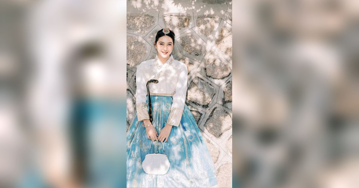 Cantik Banget dengan Vibes ala Putri Kerajaan, Ini Potret Nabila Syakieb Pakai Hanbok di Korea Selatan yang Curi Perhatian