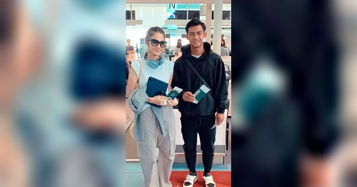 Potret Pratama Arhan Gandeng Tangan Istri Sampai Ketiduran, Ekspresi Azizah Bikin Salfok