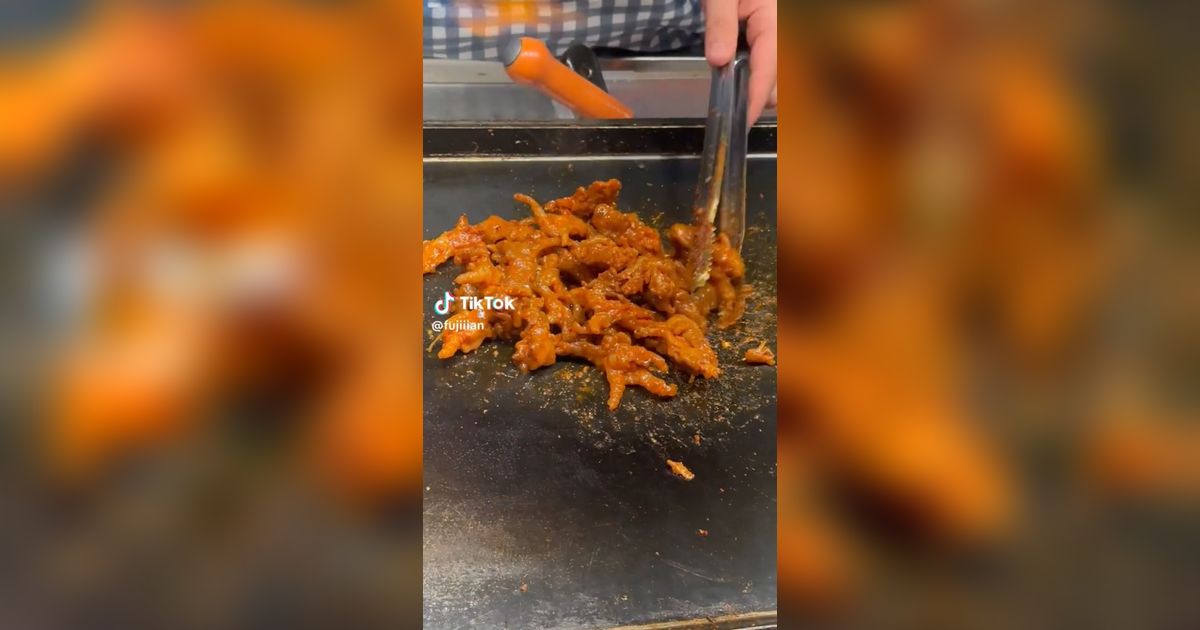Netizen: Tanggung Jawab Bikin Laper, 8 Foto Fuji Saat Kulineran Street Food di Korea