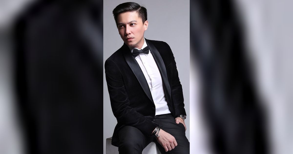 7 Potret Terbaru Rizky Eks Vokalis The Titans, Awet Muda dan Makin Ganteng!