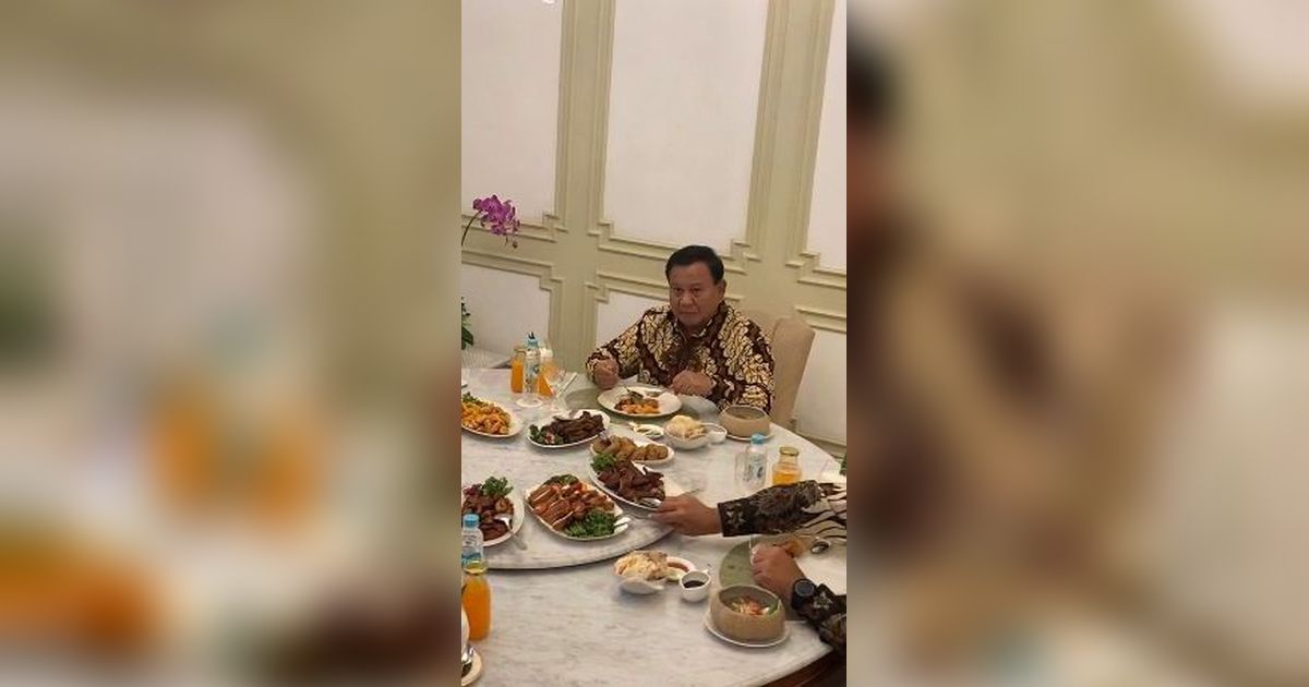 VIDEO: Prabowo Beri Jempol, Ganjar & Anies Full Senyum Makan Bareng Jokowi di Istana
