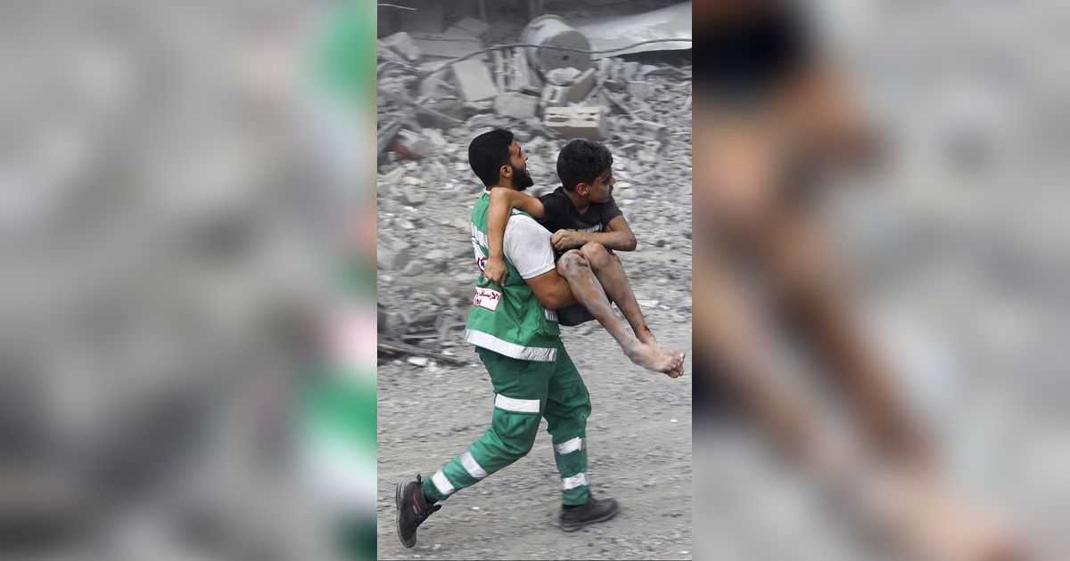 Mereka Berjibaku Memilih Siapa yang Diselamatkan atau Ditinggalkan di Bawah Reruntuhan Gaza