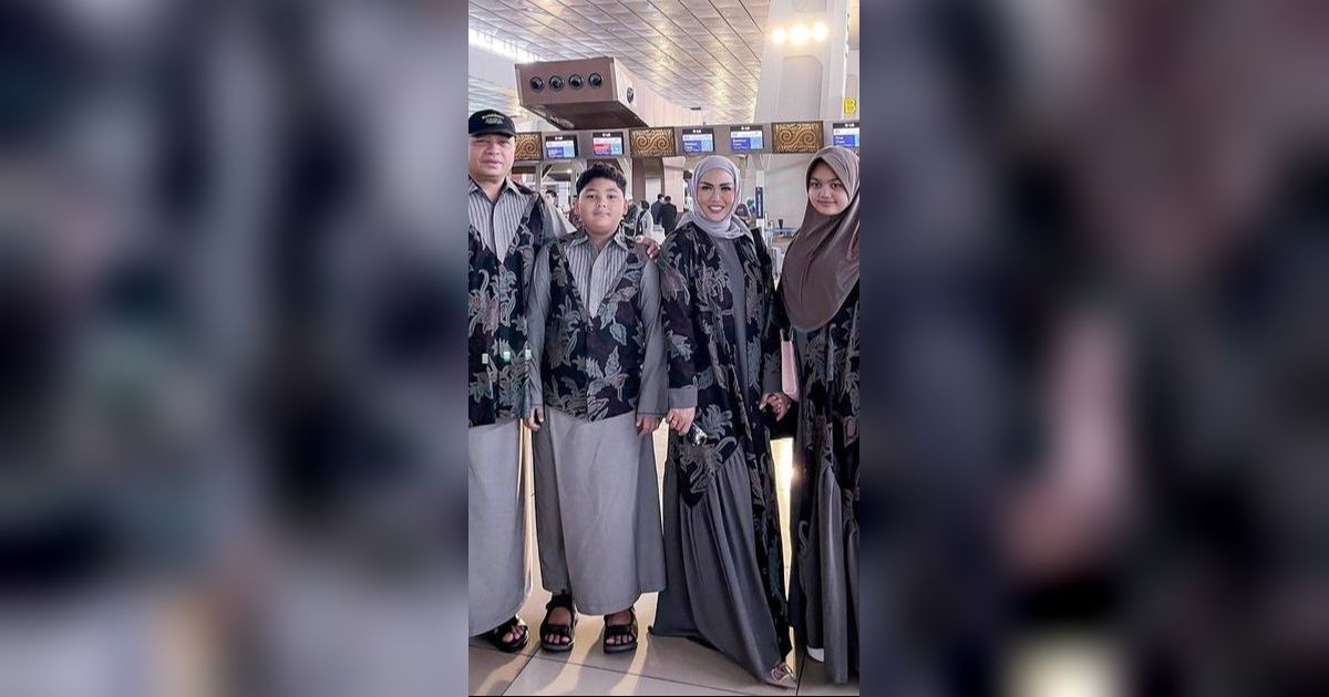 Intip Potret Krisdayanti Berangkat Umrah Bareng Keluarga, Penampilan Amora Bikin Pangling