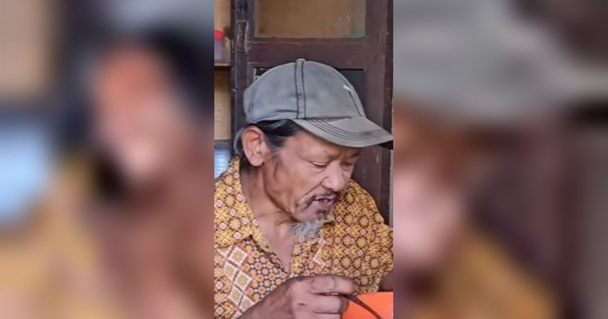 Hidup Miskin Di Pedalaman Desa, Keluarga Neng Resti Begitu Bahagia Makan Mi Instan yang Disebut Makanan Mewah