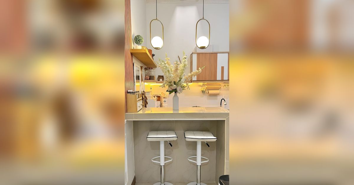 Meja ala Bar Jadi Sekat Dapur Keren, Bisa Ditiru di Rumah