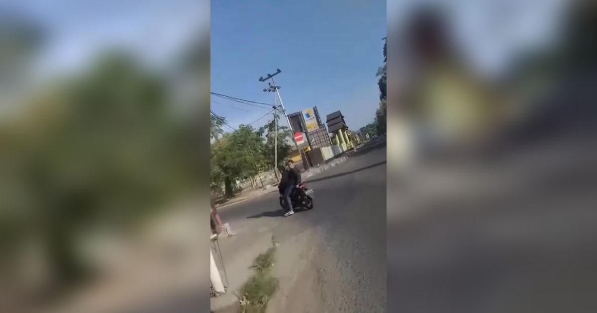 3 Pemuda Kabur Usai Remas Bokong Emak-Emak, Lalu Jatuh dari Motor & Terlindas, Warganet: Karma Instan!