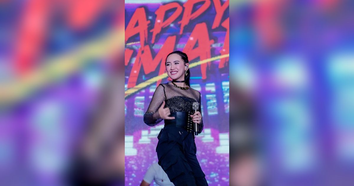 Potret Detik-Detik Happy Asmara Kesurupan di Atas Panggung, Pandangan Kosong Tak Mengedip