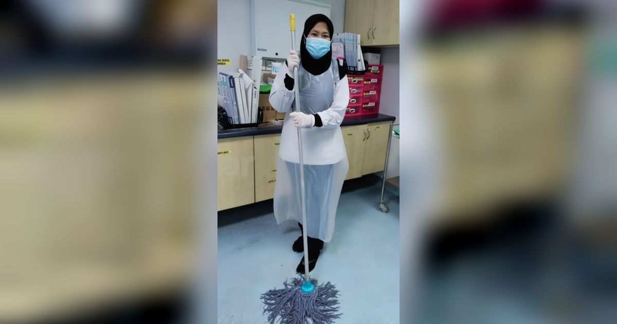 Sebelumnya Direndahkan, Sikap Langsung Berubah saat Mengetahui Wanita Petugas Kebersihan Lulusan Al Azhar Mesir