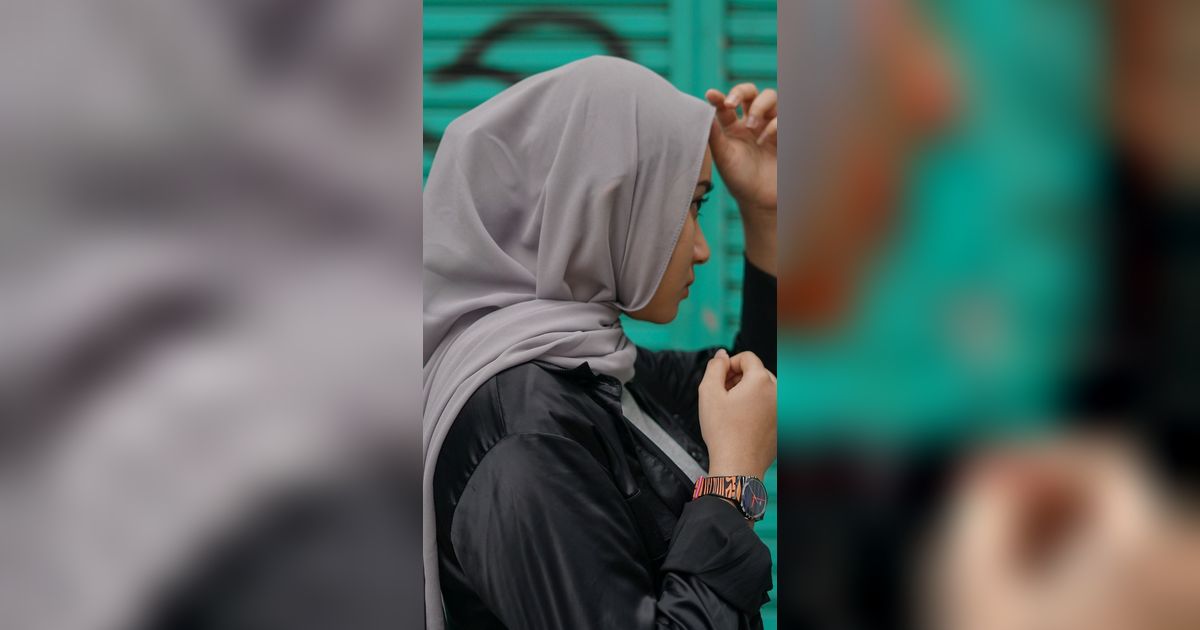 5 Cara Mengatasi Jerawat di Garis Hijab dan Kandungan Skincare yang Bermanfaat