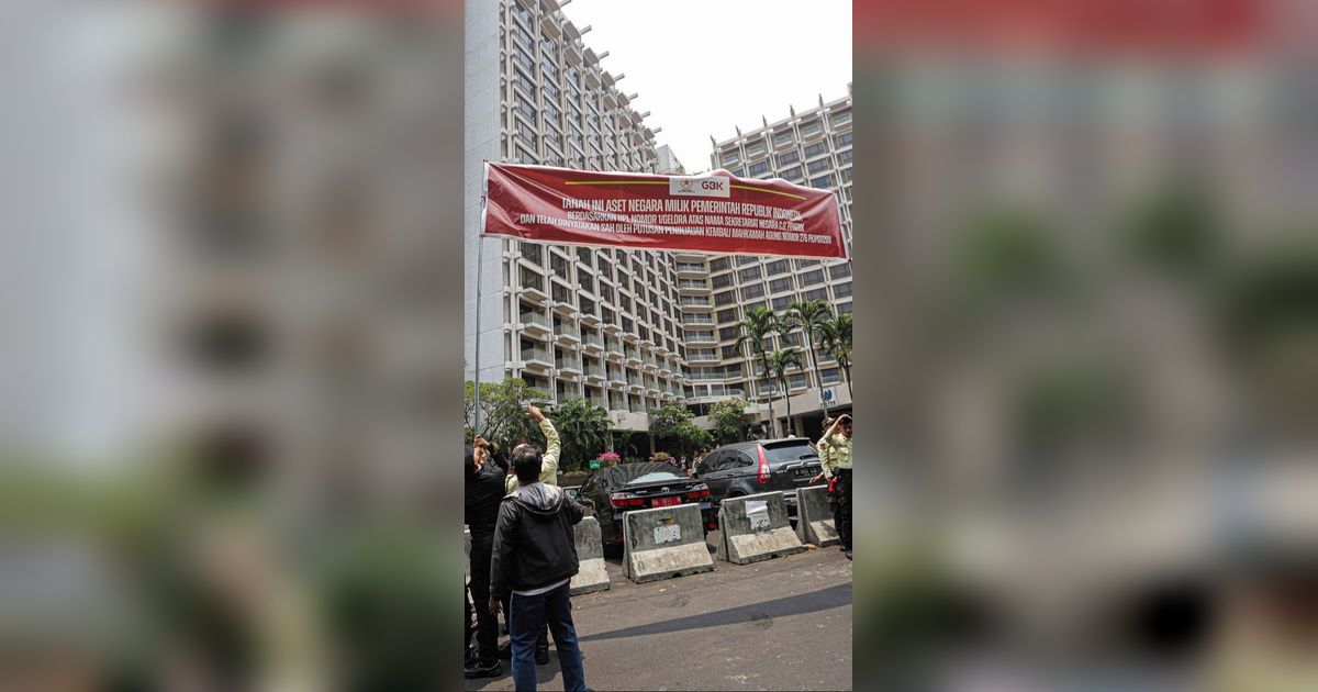 FOTO: Penampakan Spanduk Pemberitahuan Tanah dan Aset Negara yang Dipasang Pengelola GBK Membentang di Hotel Sultan Senayan