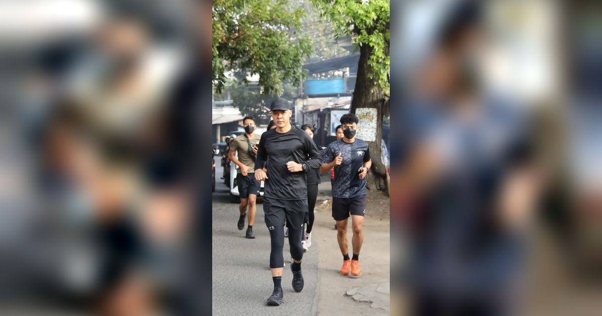 Ganjar Pranowo Lari Pagi di Bandung, Sapa Warga dan Santap Kupat Tahu